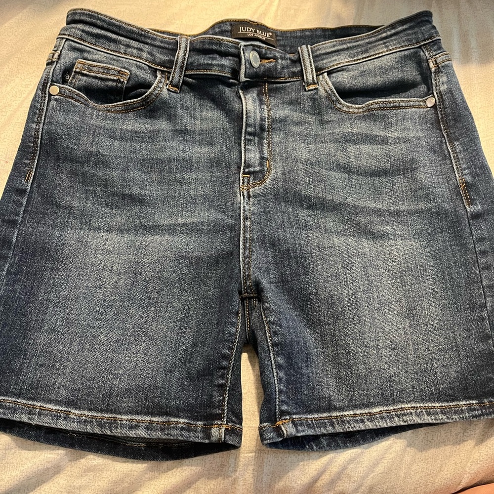 Judy blue size large Bermuda shorts
